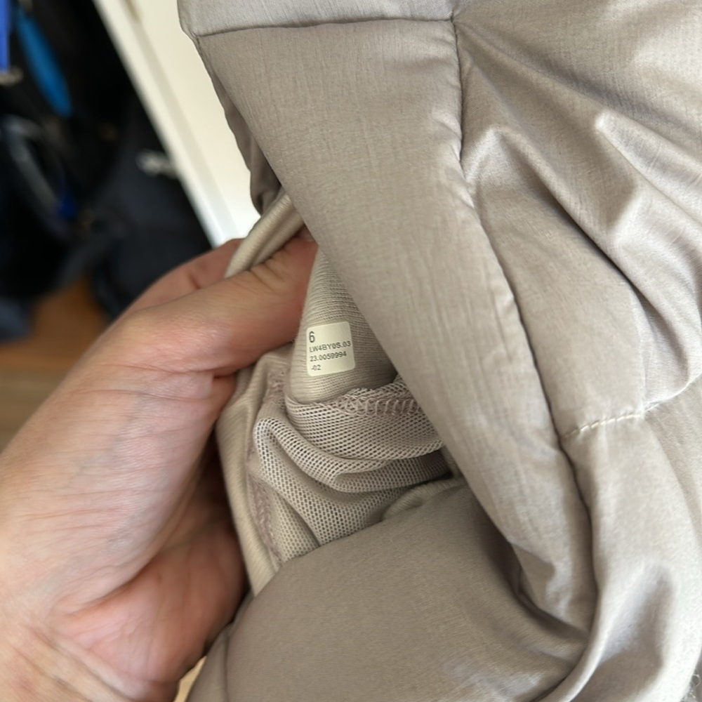 Lululemon Wunder Puff Vest. Excellent Condition. Worn a couple times. - Picture 5 of 5